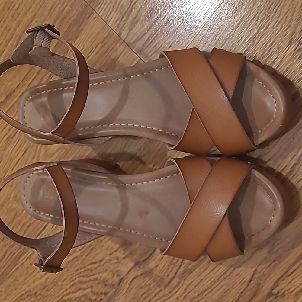 MIA leather brown heel sandal.